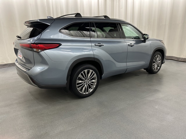 2022 Toyota Highlander Platinum photo 4
