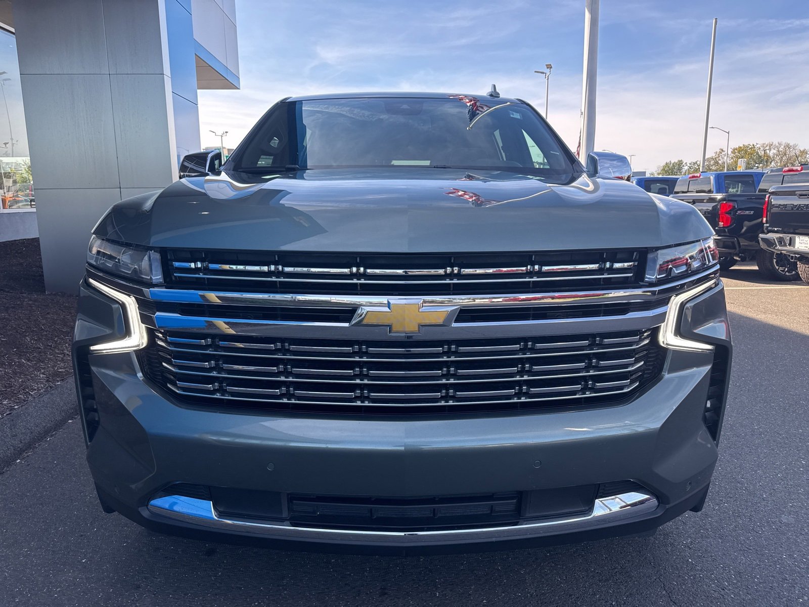2023 Chevrolet Suburban Premier photo 3