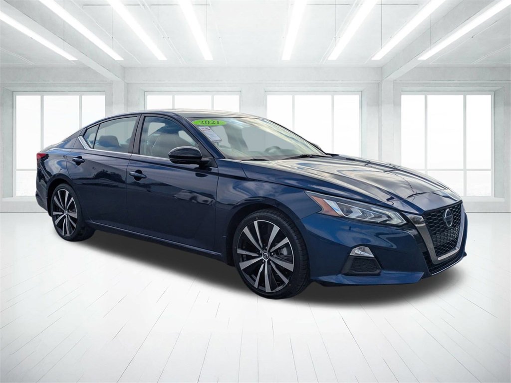 2021 Nissan Altima SR's photo
