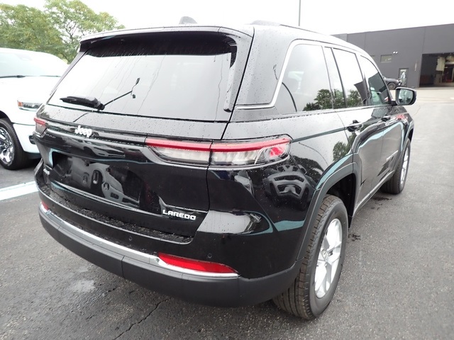 2025 Jeep Grand Cherokee Laredo X photo 5