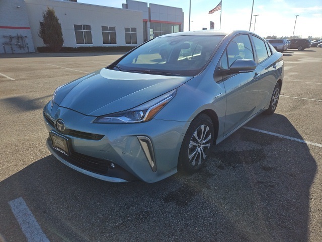 2021 Toyota Prius XLE AWD-e photo 2