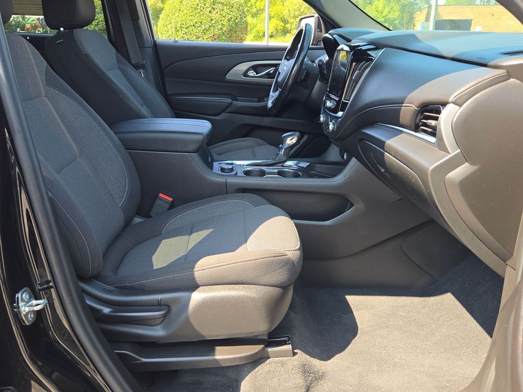 2022 Chevrolet Traverse Cloth photo 4