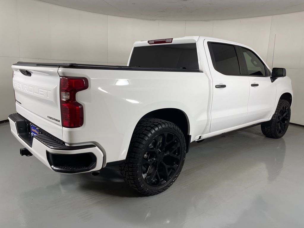 2024 Chevrolet Silverado 1500 Custom photo 3