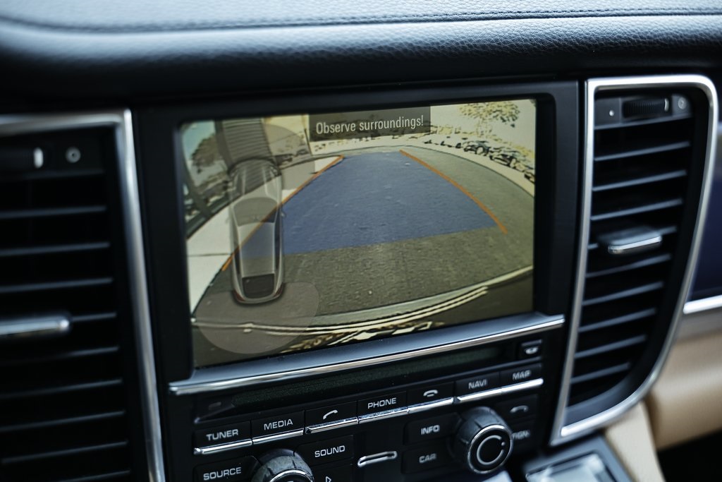 2015 Porsche Panamera Base photo 38