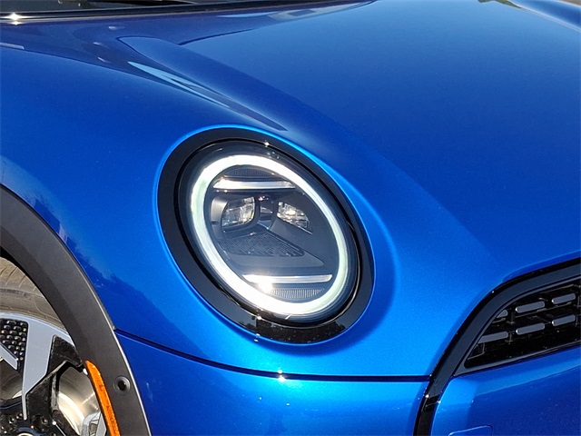 2025 Mini Cooper 2 Door Hardtop Signature photo 9