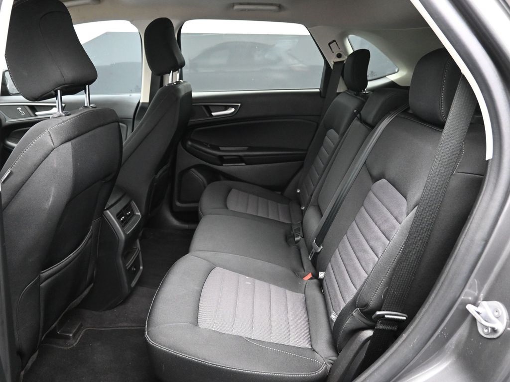 2023 Ford Edge SE photo 2