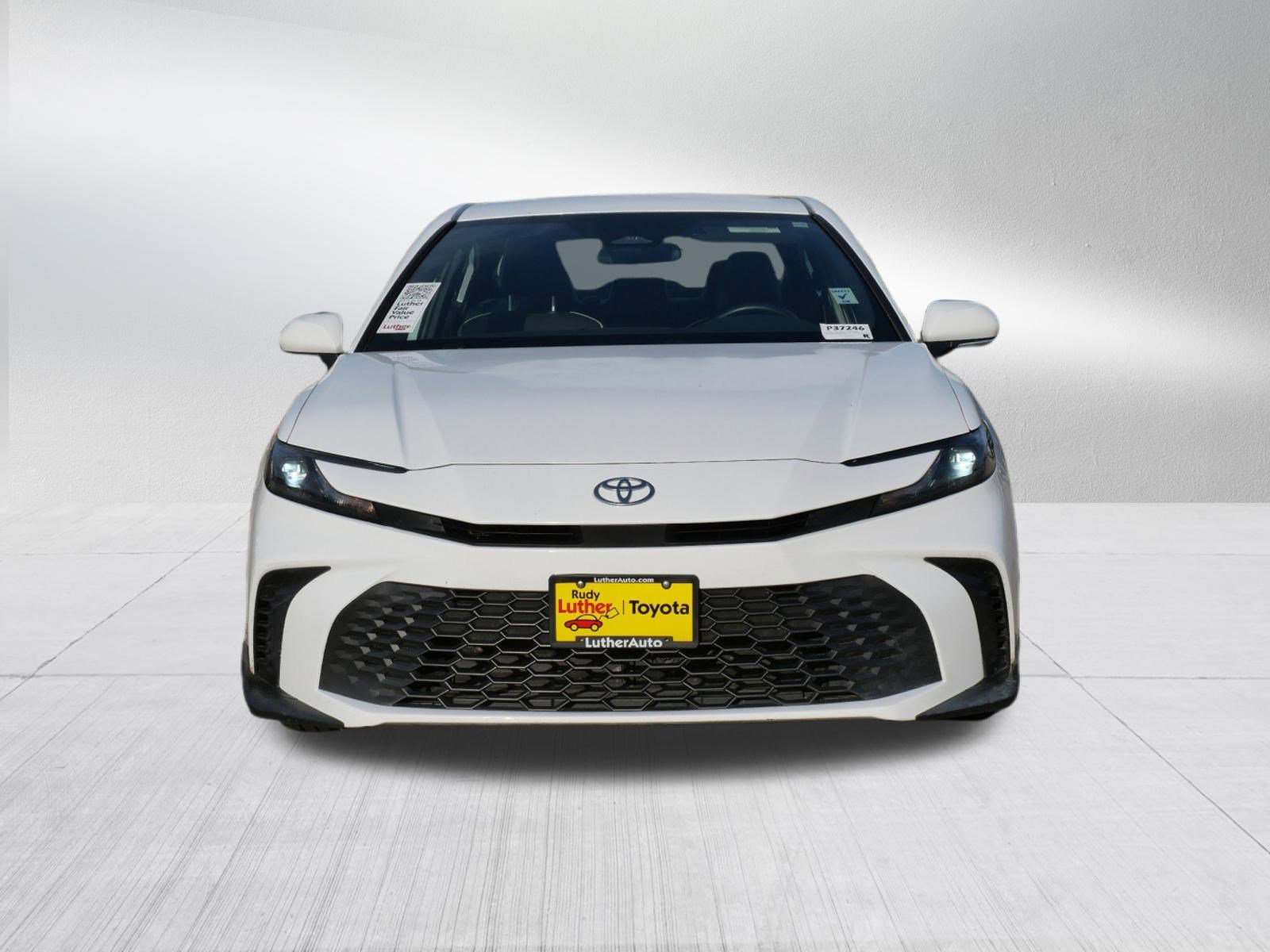 2025 Toyota Camry SE photo 2