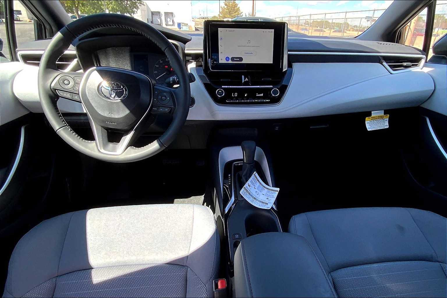 2025 Toyota Corolla SE photo 14