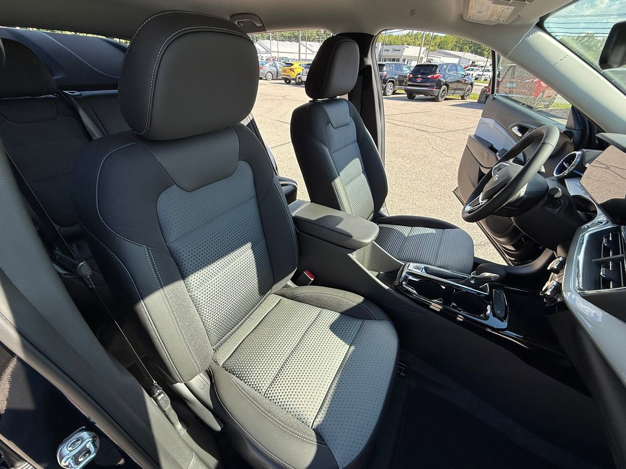2025 Chevrolet Trax LT photo 27
