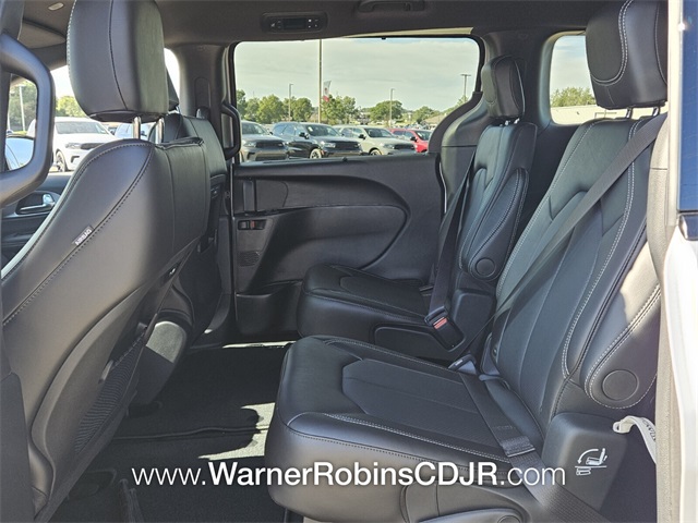 2026 Chrysler Pacifica photo 3