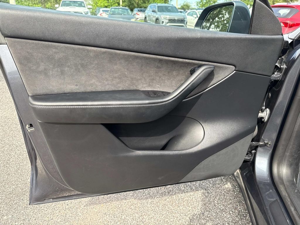 2022 Tesla Model Y Long Range photo 16