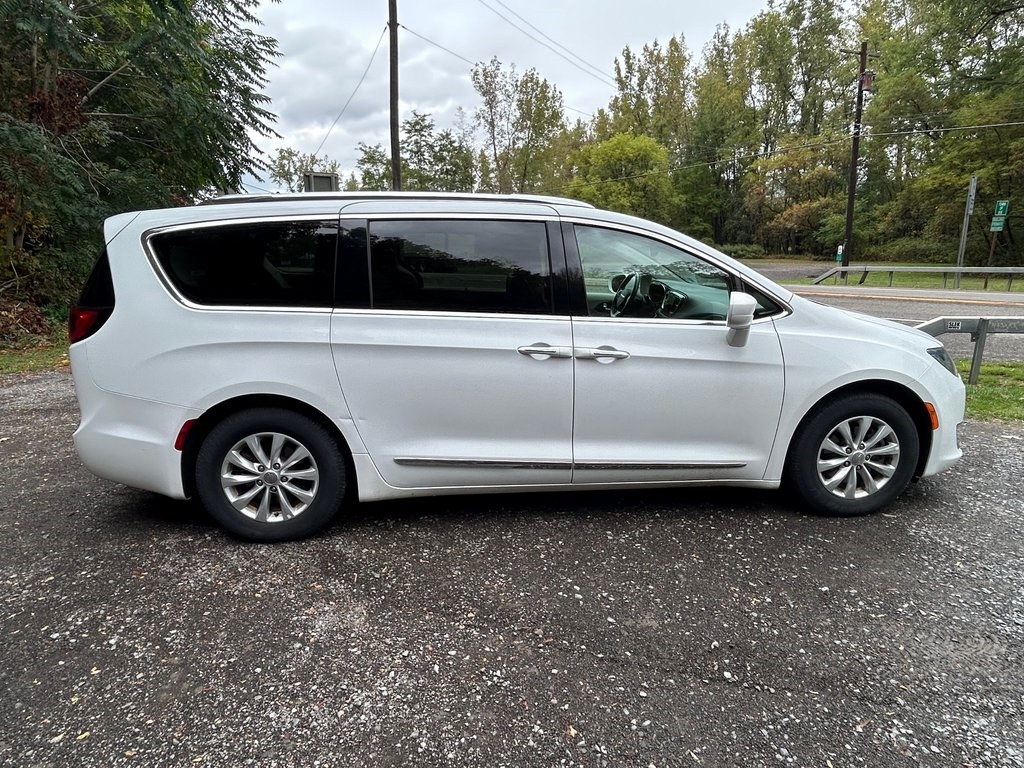 2018 Chrysler Pacifica Touring L photo 7
