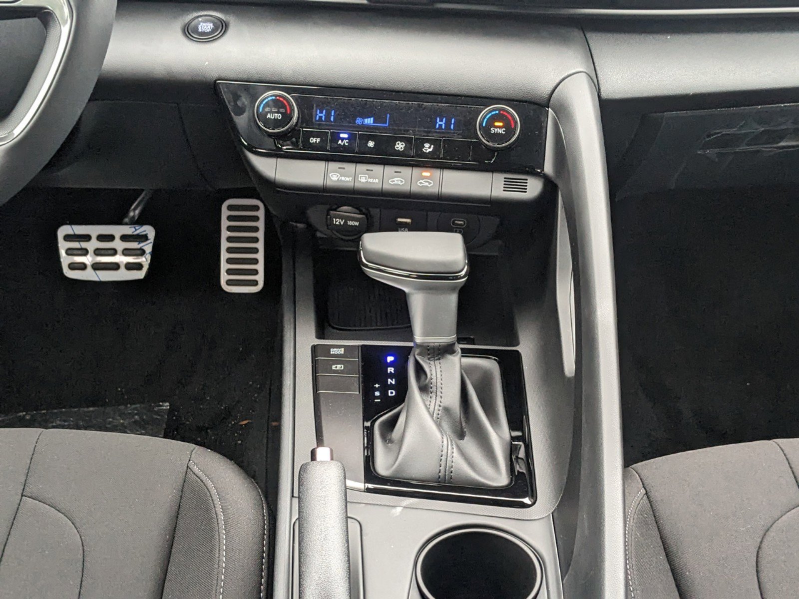 2025 Hyundai Elantra SEL Sport photo 17