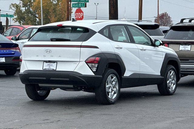 2026 Hyundai Kona SE photo 4