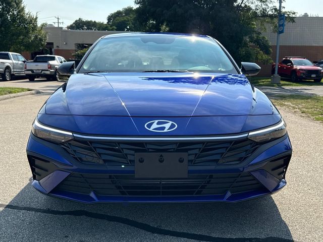 2025 Hyundai Elantra SEL Sport photo 2