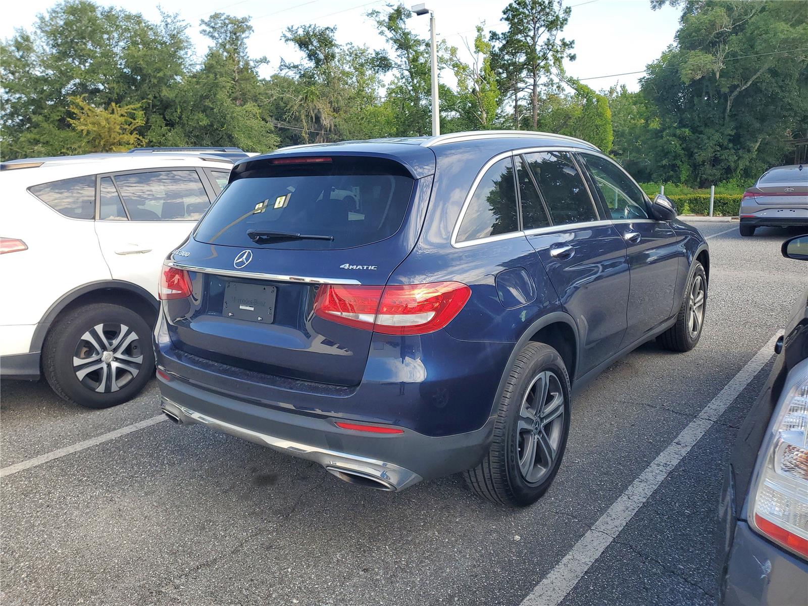 2019 Mercedes Benz GLC 300 4MATIC photo 3