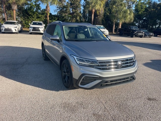 2024 Volkswagen Tiguan SE's photo