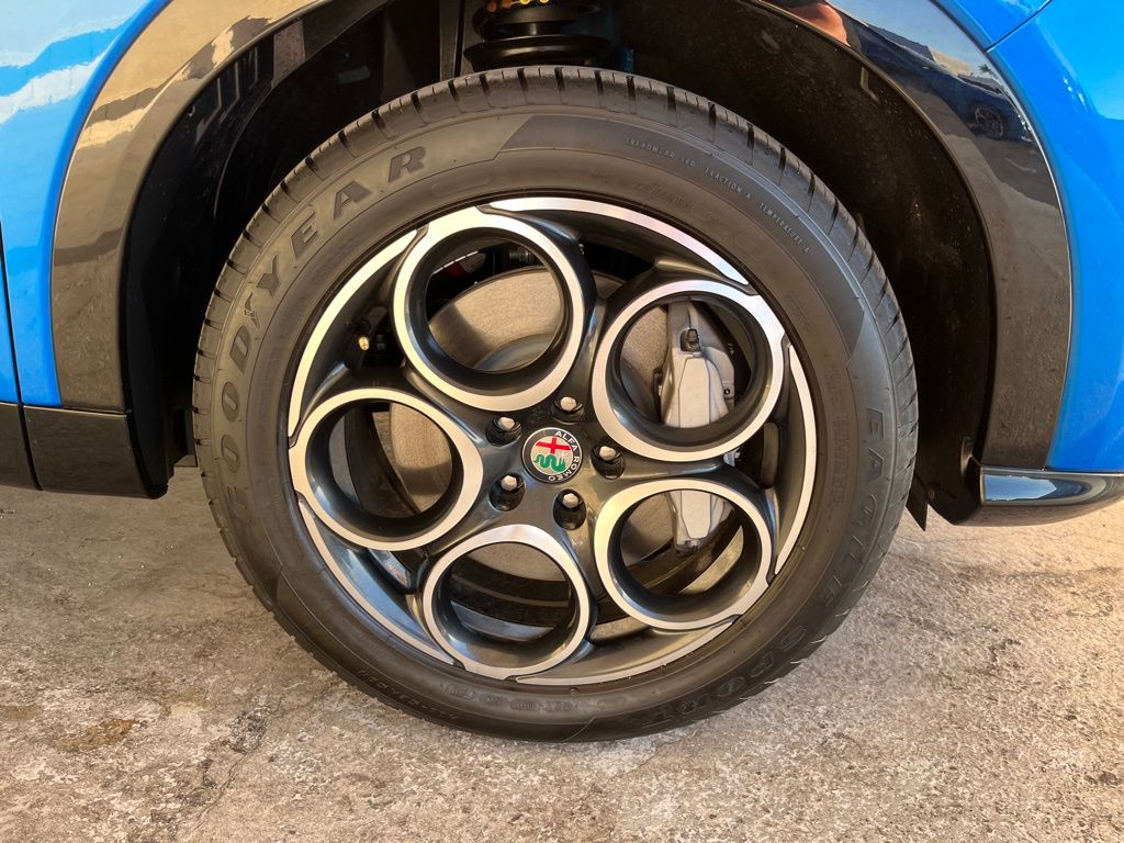 2024 Alfa Romeo Tonale Ti photo 2
