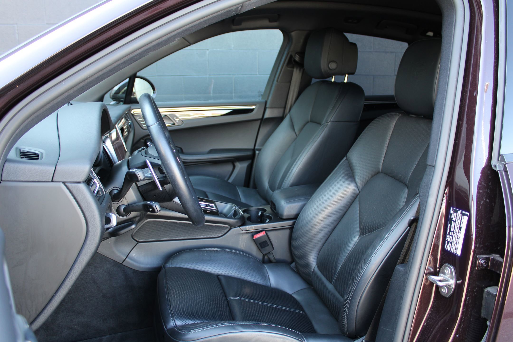 2024 Porsche Macan T photo 5