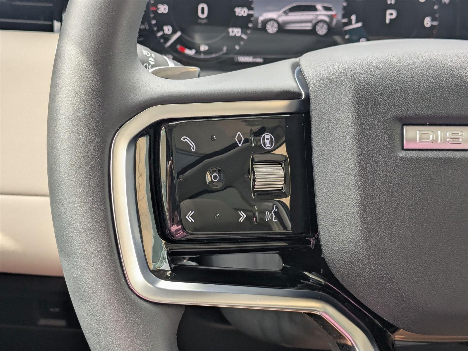 2024 Land Rover Discovery Sport S photo 16