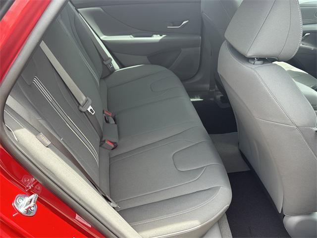 2025 Hyundai Elantra SEL Sport photo 14