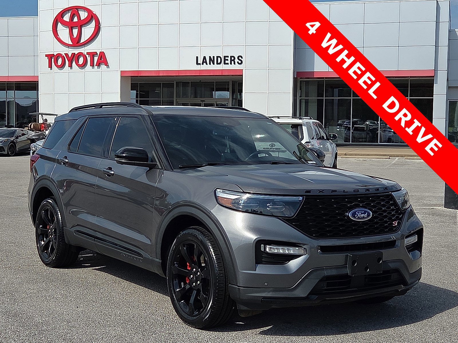 2023 Ford Explorer ST's photo