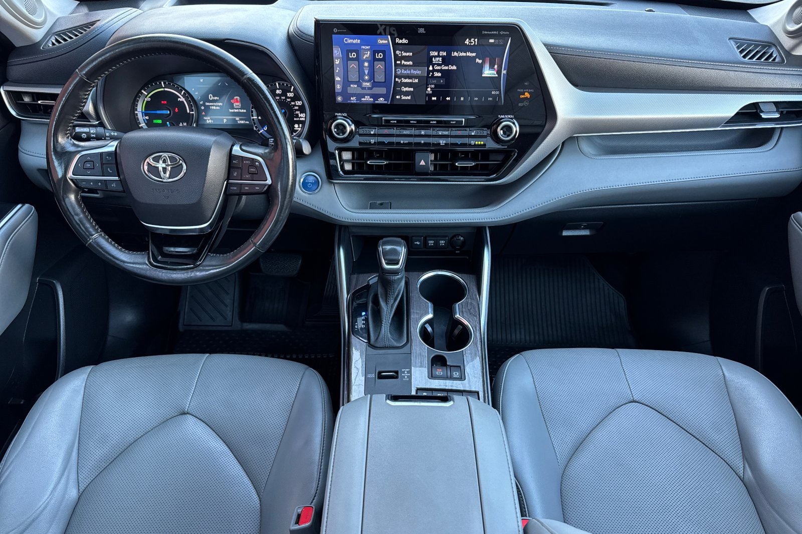 2021 Toyota Highlander Hybrid Platinum photo 2