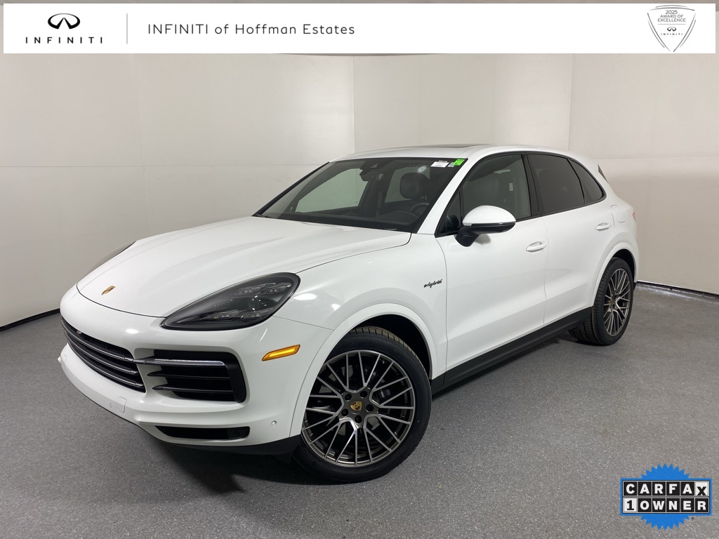 2022 Porsche Cayenne Platinum Edition's photo