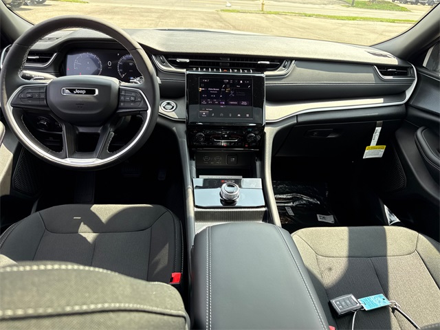 2025 Jeep Grand Cherokee Laredo photo 10