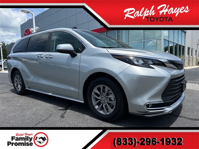2024 Toyota Sienna XLE's photo
