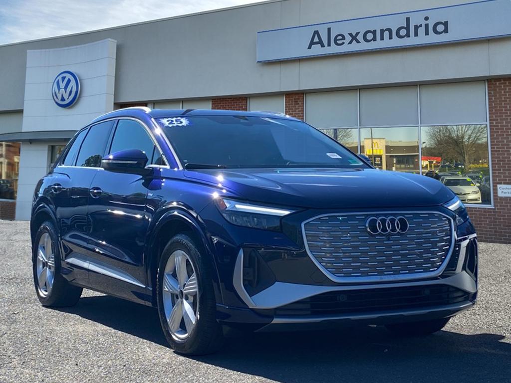 2025 Audi Q4 e-tron Premium's photo