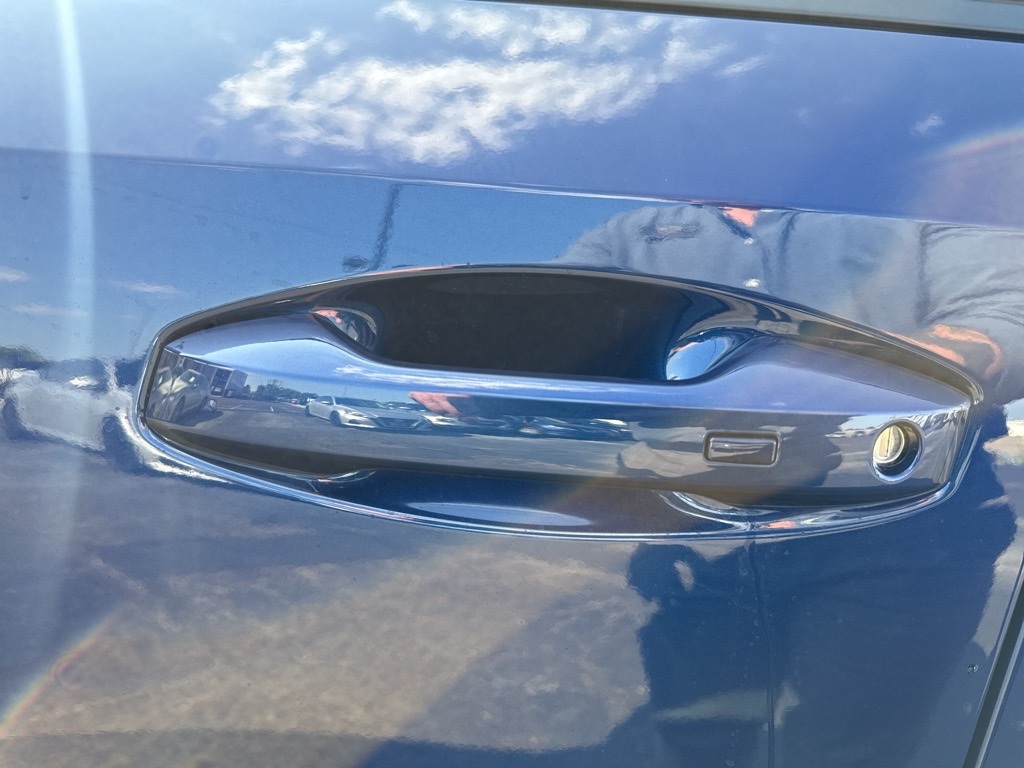 2026 Nissan Kicks SR photo 23