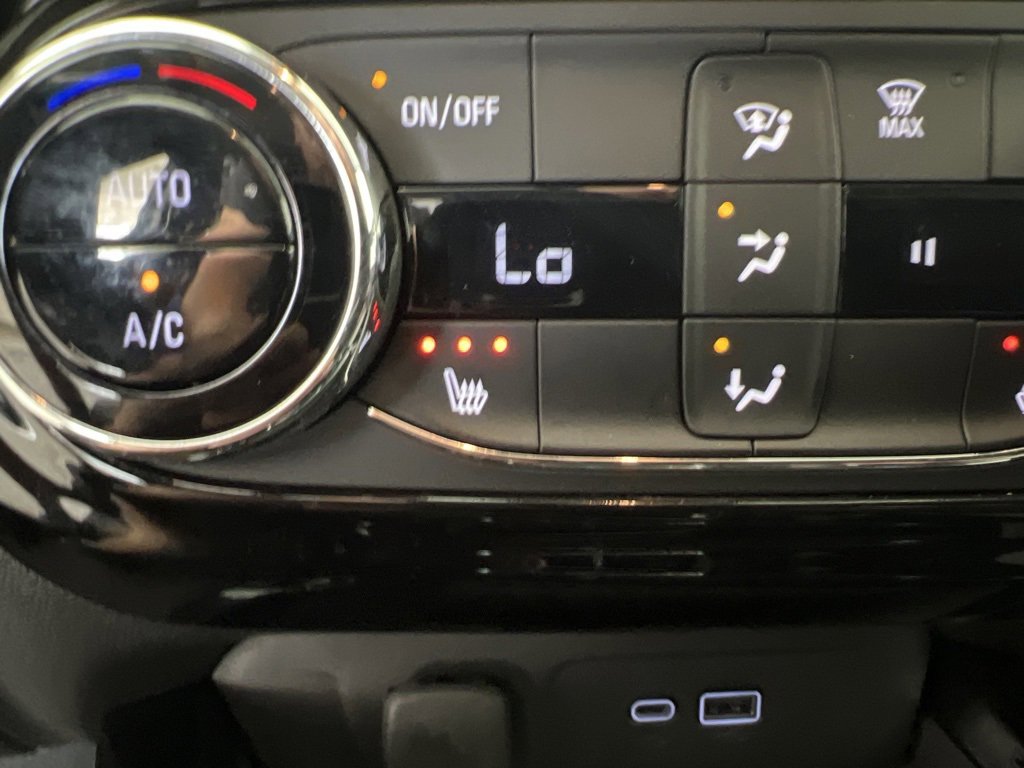 2025 Chevrolet Trax LT photo 13