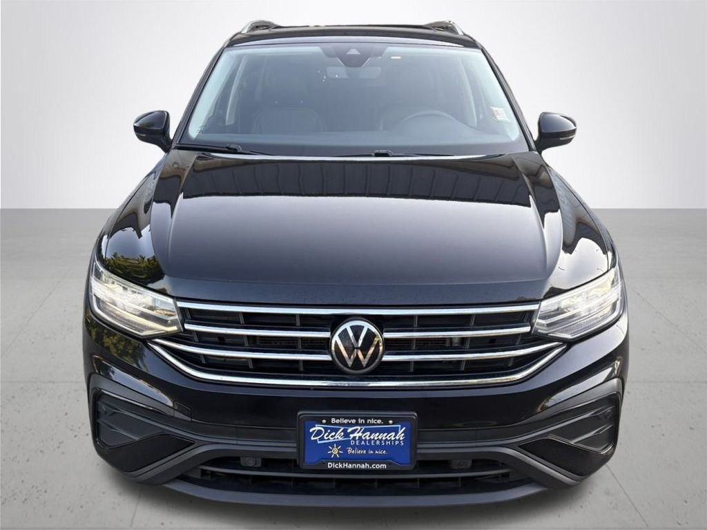 2022 Volkswagen Tiguan SE photo 3