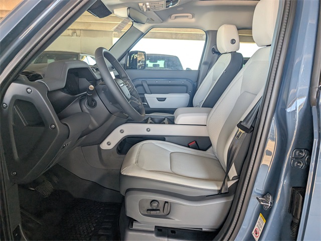 2025 Land Rover Defender 110 S photo 5
