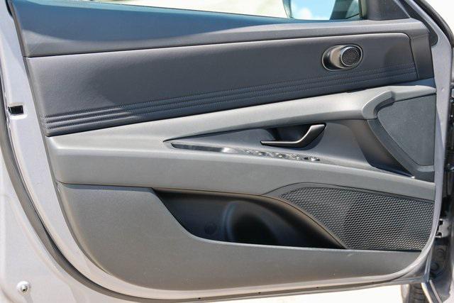 New 2025 Gray Hyundai SEL Sport image 6