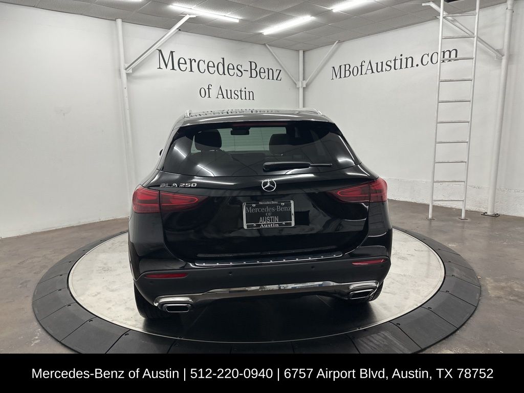 2025 Mercedes Benz GLA 250 photo 3