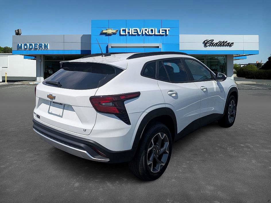 2025 Chevrolet Trax LT photo 5