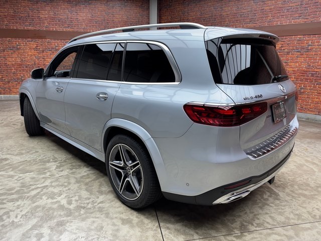 2025 Mercedes Benz GLS 450 4MATIC photo 3