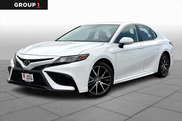 2024 Toyota Camry SE's photo