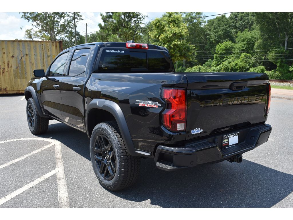 2025 Chevrolet Colorado Trail Boss photo 2