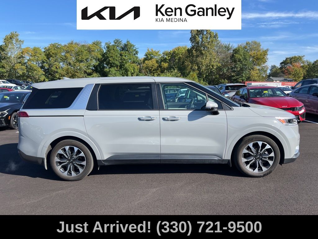 2024 Kia Carnival EX photo 4