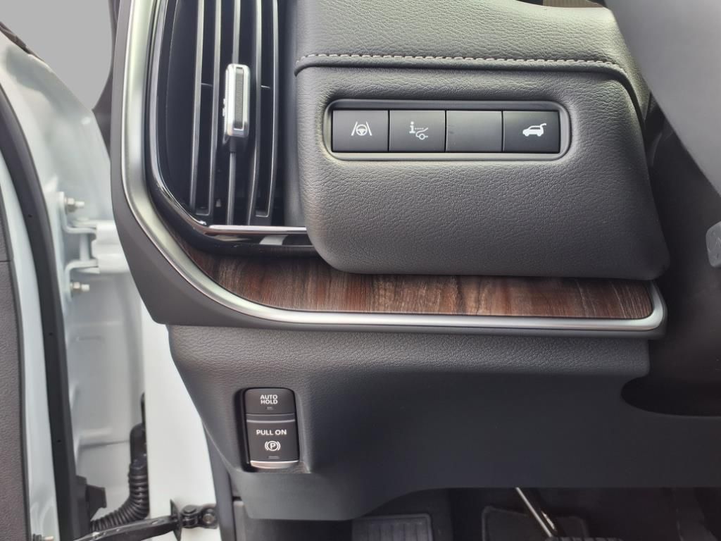 2025 Nissan Armada Platinum Reserve photo 4
