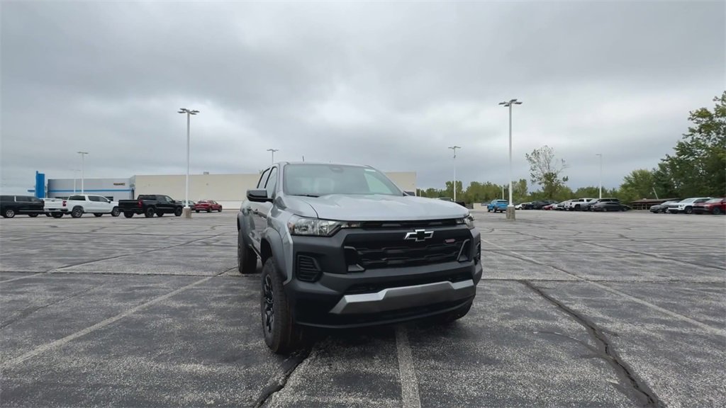 2026 Chevrolet Colorado Trail Boss photo 2