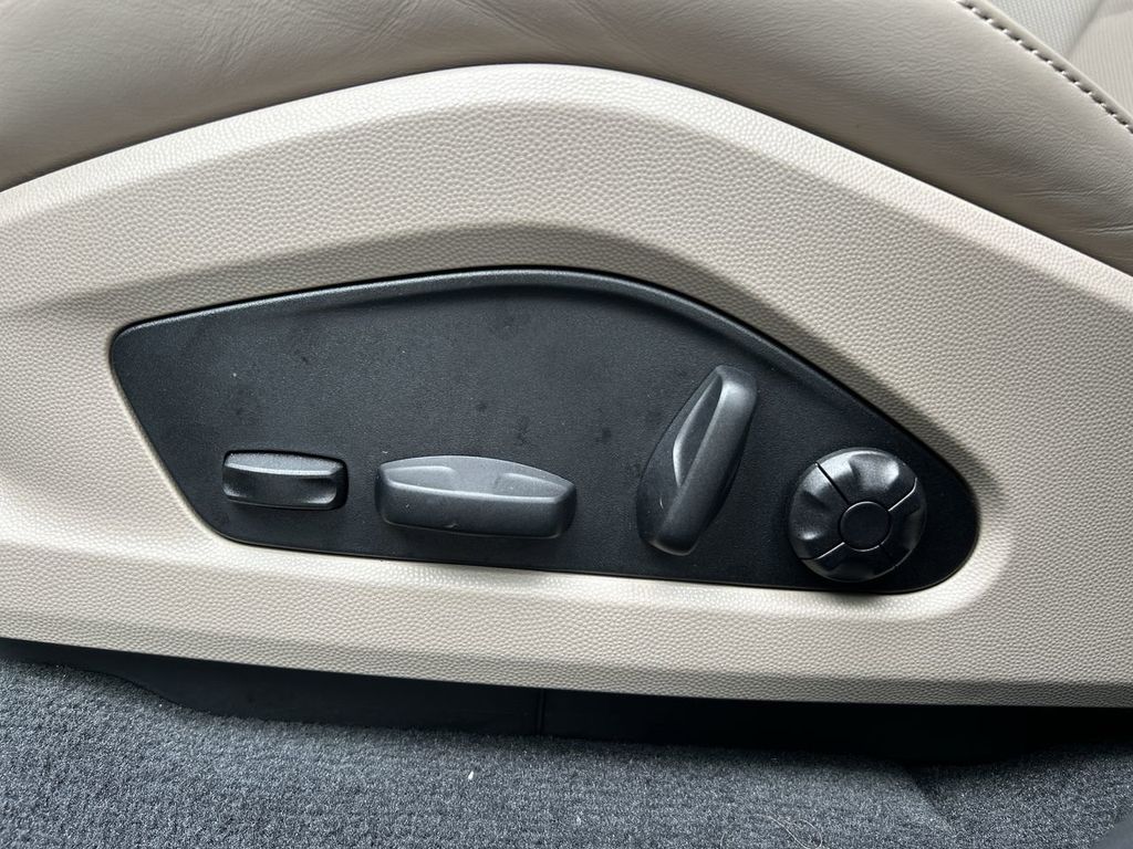 2024 Porsche Macan Electric 4 photo 16
