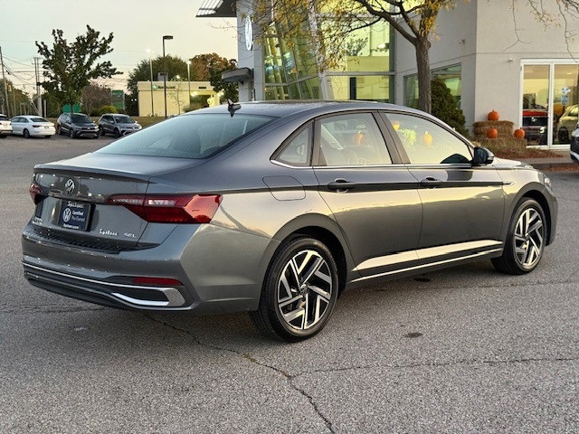2023 Volkswagen Jetta 1.5T SEL photo 5