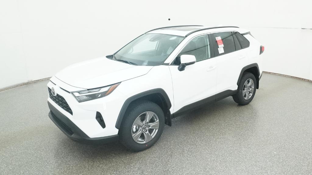2025 Toyota RAV4 XLE's photo