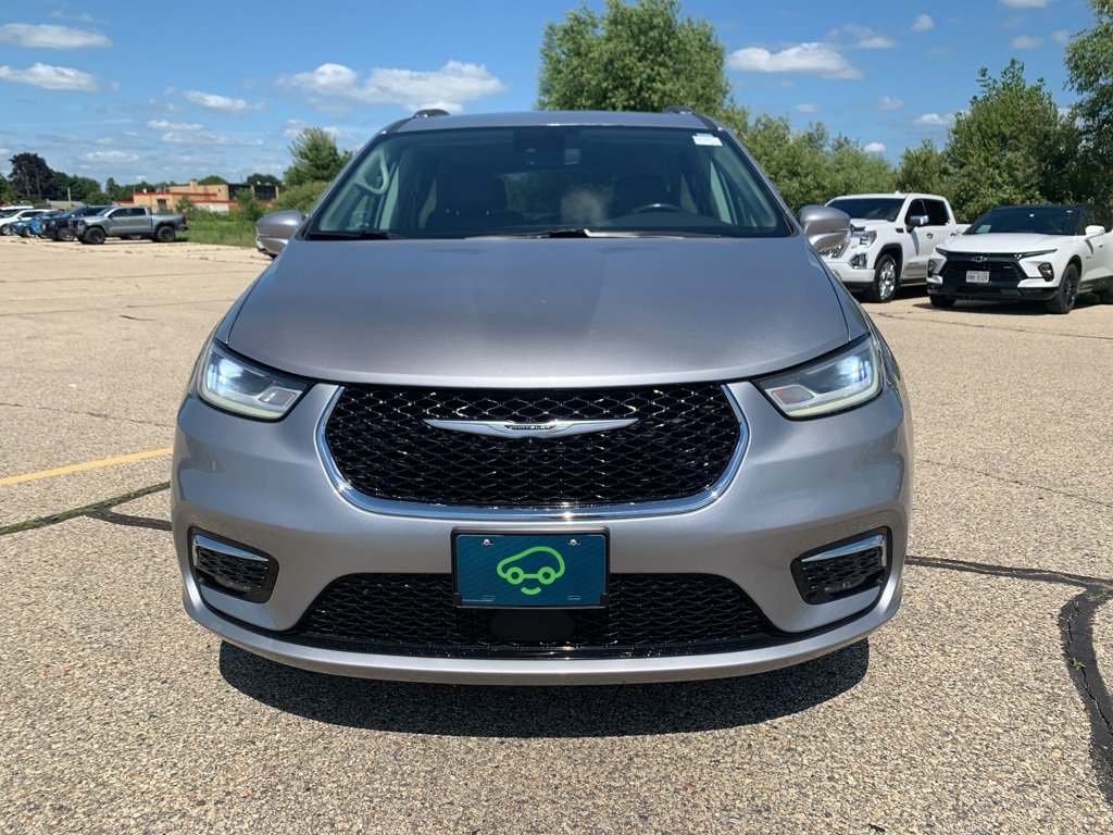 Used 2021 Chrysler Pacifica Touring L with VIN 2C4RC1BG5MR532323 for sale in Watertown, WI