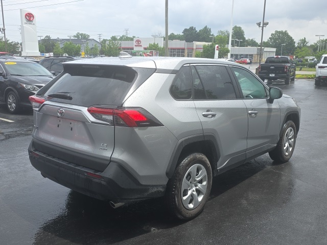 2024 Toyota RAV4 LE photo 8