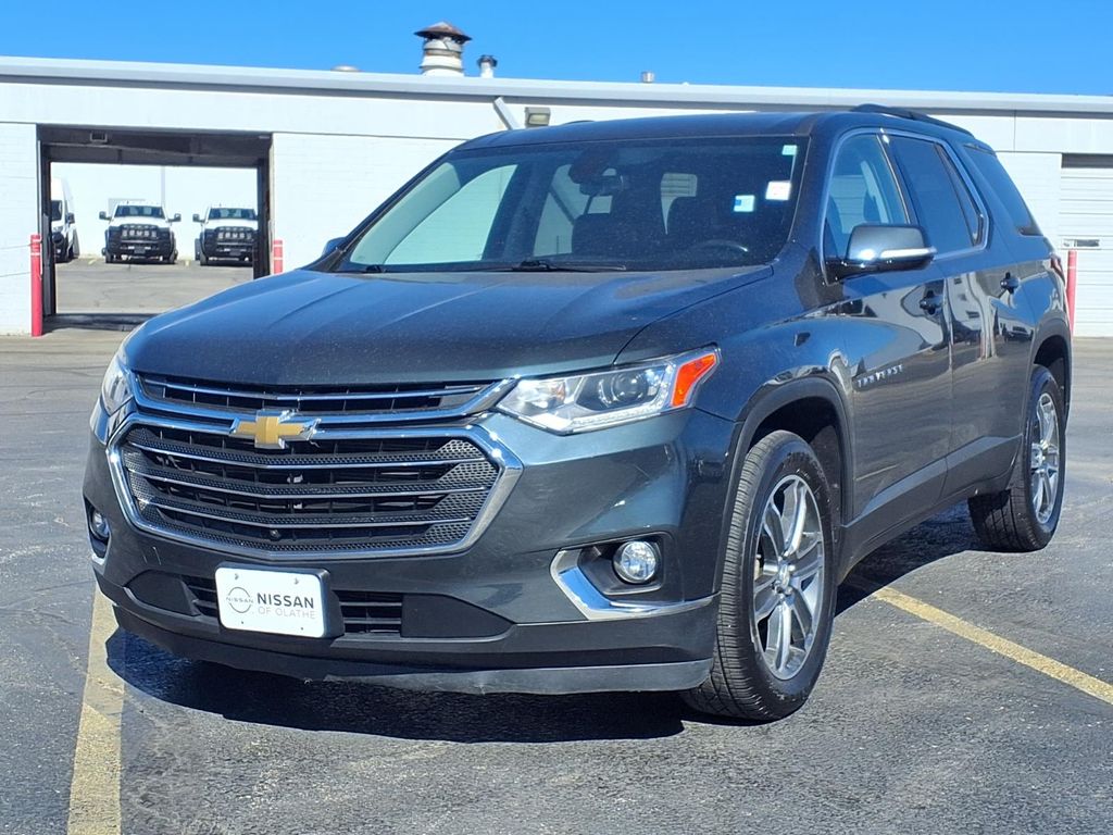 Used 2019 Chevrolet Traverse 3LT with VIN 1GNEVHKW9KJ109648 for sale in Kansas City